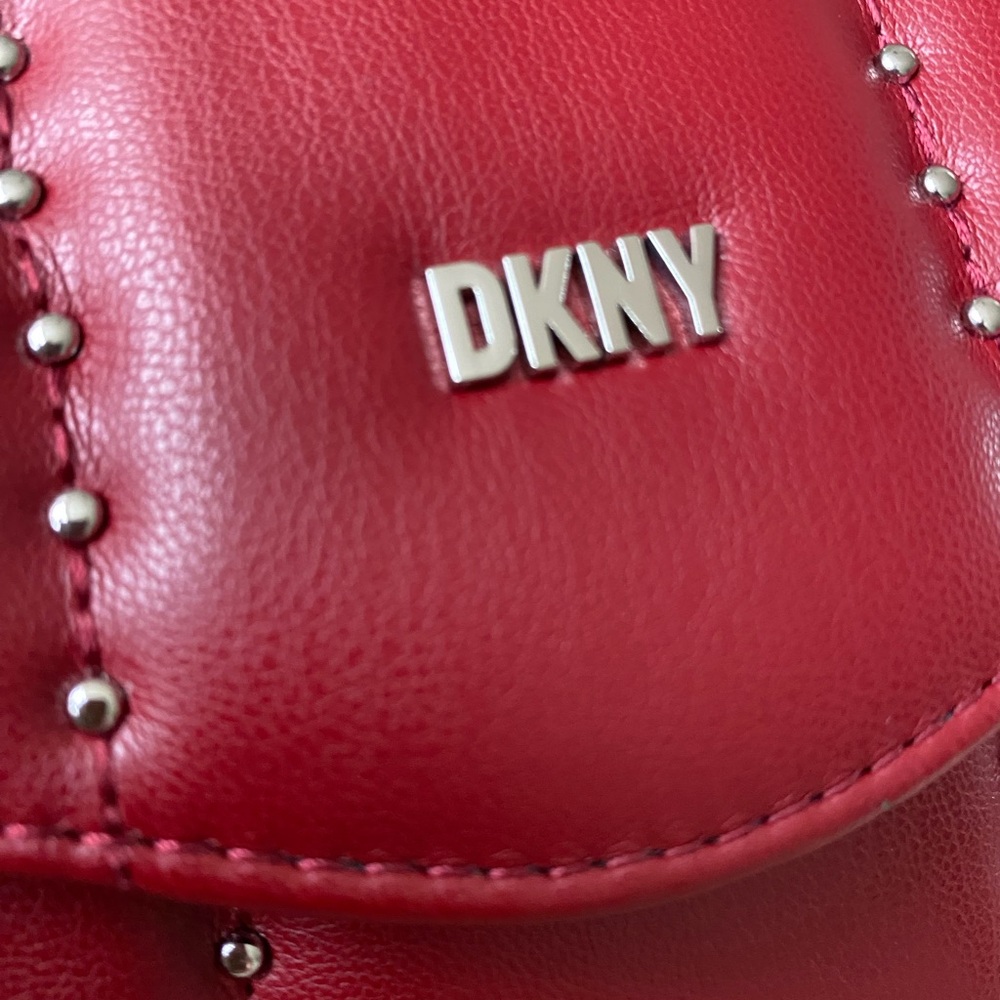 DKNY Women's Lexington Park Clutch - Picture 3 of 12